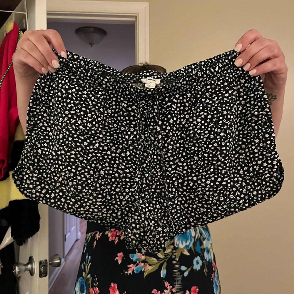 Garage floral fabric shorts